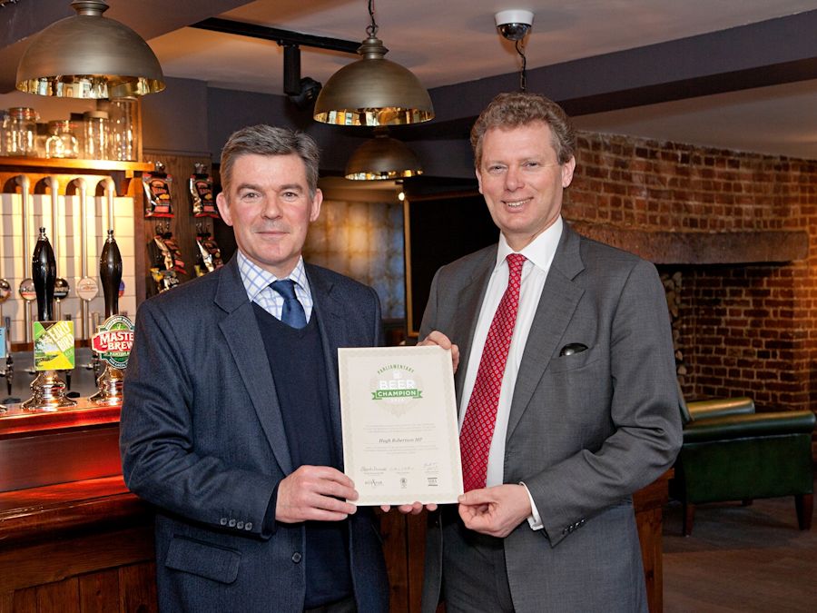 Jonathan Neame presents Hugh Robertson with an award in recognition of his work to help secure last year’s cut in beer duty in the Budget. 